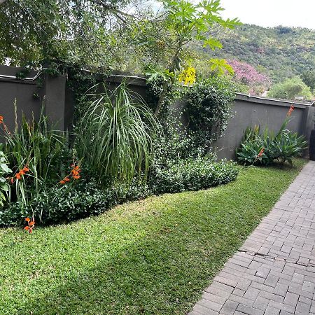 Toro Guest House รัสเทนเบิร์ก ภายนอก รูปภาพ